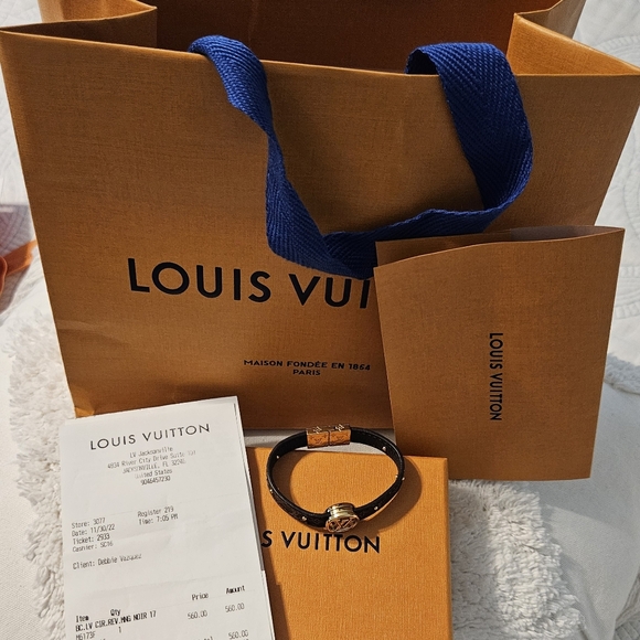 Authentic Louis Vuitton reversible Reve circle bracelet. - Picture 4 of 7